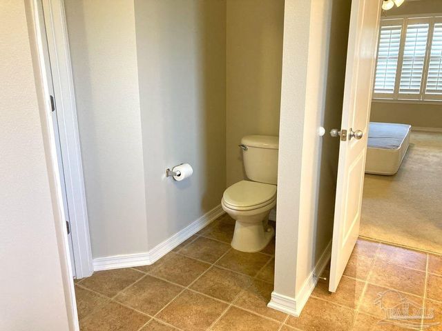 8770 Kennedy Dr, Pensacola, FL 32506