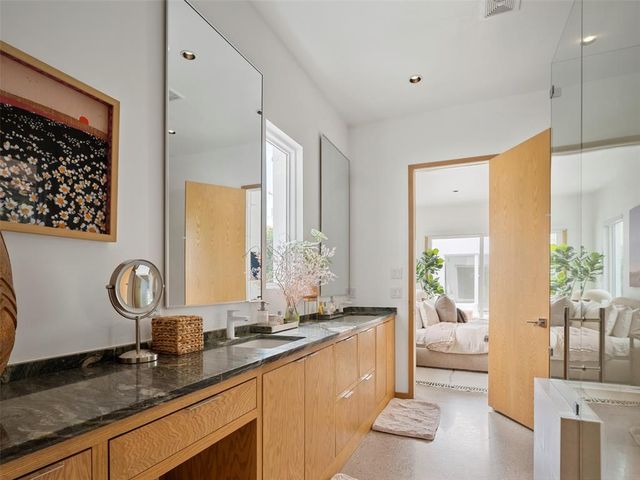 901 N Francis Avenue, Oklahoma City, OK 73106