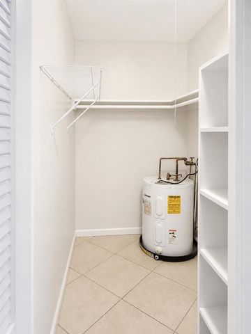 2621 NE 1st Street 7, Pompano Beach, FL 33062