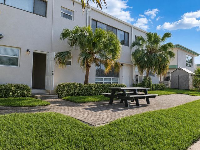 2621 NE 1st Street 7, Pompano Beach, FL 33062
