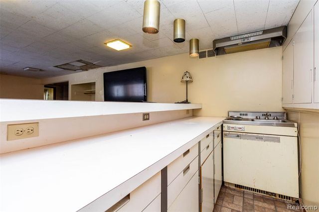 16024 Stratford Drive, Southfield, MI 48075