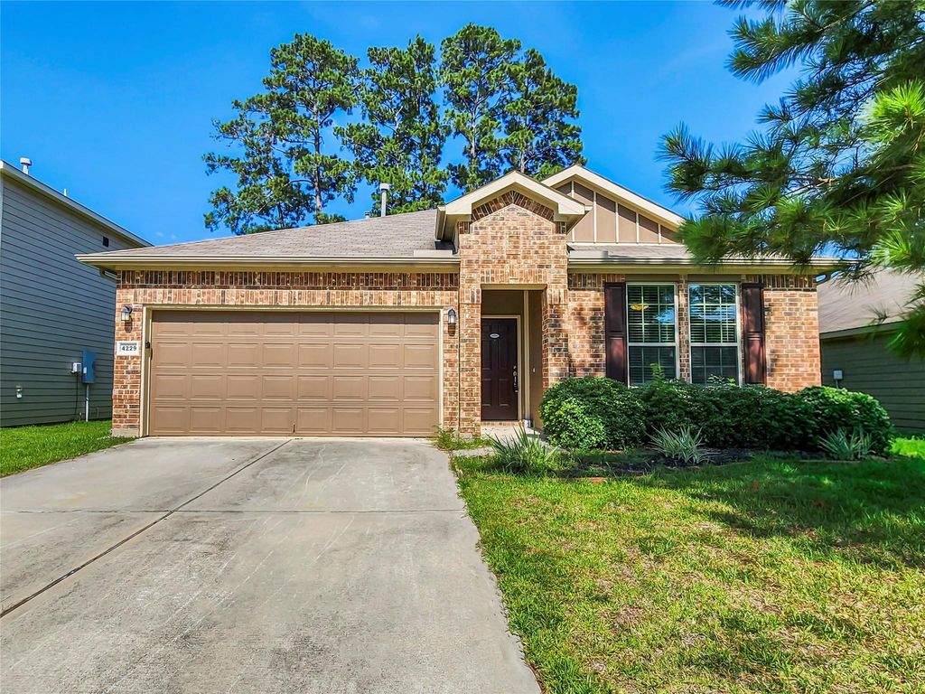 4229 Amber Ruse Drive, Conroe, TX 77304