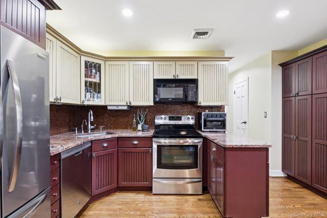 24 Cherry Place, Huntington, NY 11743