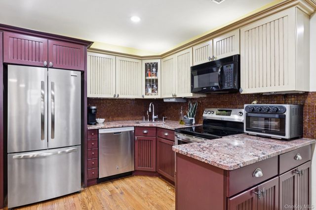 24 Cherry Place, Huntington, NY 11743