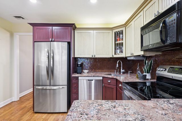 24 Cherry Place, Huntington, NY 11743