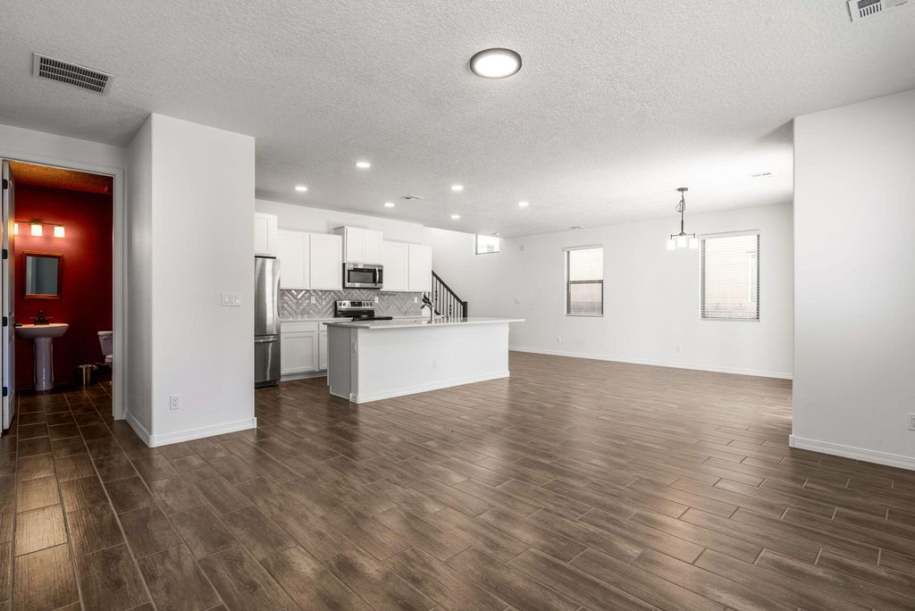 Image 11 of property listing at 5765 Cosmo Court NE, Rio Rancho, NM 87144