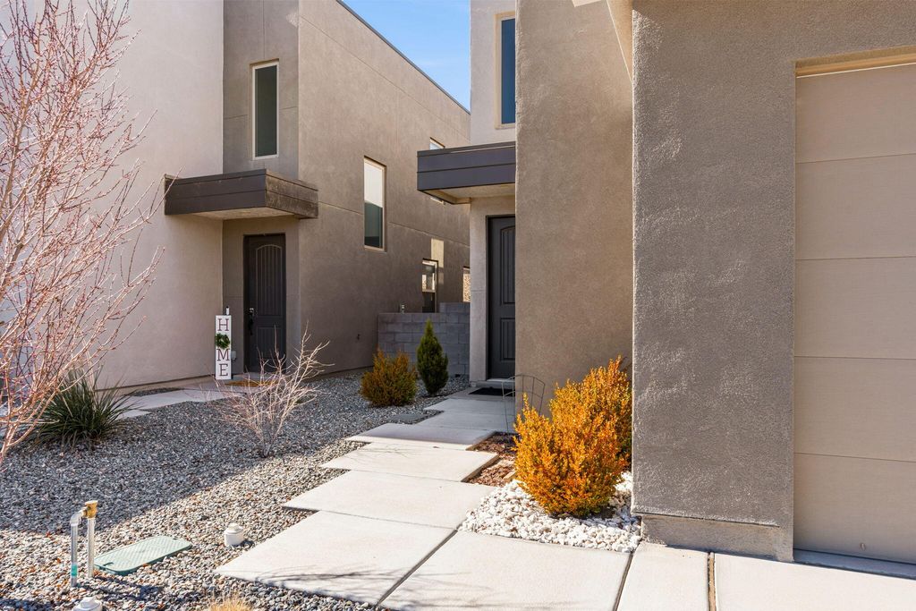 Image 3 of property listing at 5765 Cosmo Court NE, Rio Rancho, NM 87144