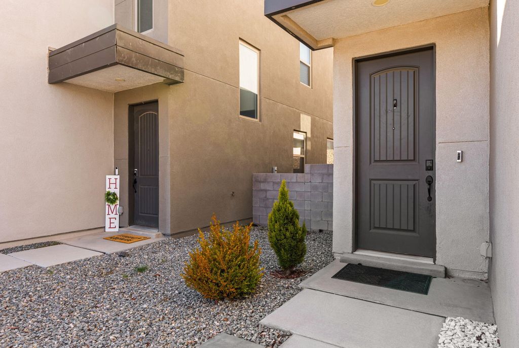 Image 4 of property listing at 5765 Cosmo Court NE, Rio Rancho, NM 87144