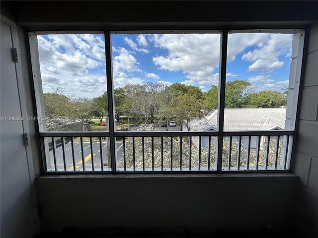 2811 N Oakland Forest Dr 306, Oakland Park, FL 33309