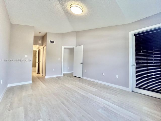 2811 N Oakland Forest Dr 306, Oakland Park, FL 33309