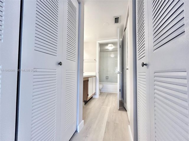 2811 N Oakland Forest Dr 306, Oakland Park, FL 33309