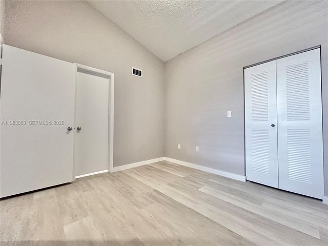 2811 N Oakland Forest Dr 306, Oakland Park, FL 33309