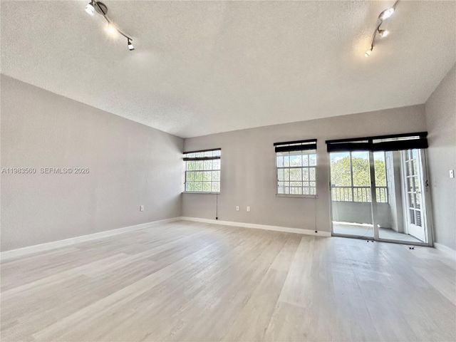 2811 N Oakland Forest Dr 306, Oakland Park, FL 33309