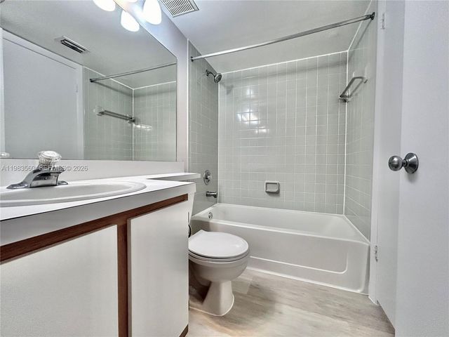 2811 N Oakland Forest Dr 306, Oakland Park, FL 33309