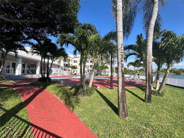 2811 N Oakland Forest Dr 306, Oakland Park, FL 33309