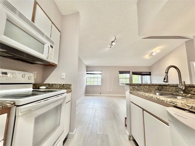 2811 N Oakland Forest Dr 306, Oakland Park, FL 33309