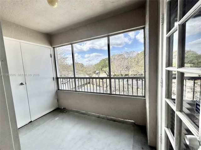 2811 N Oakland Forest Dr 306, Oakland Park, FL 33309