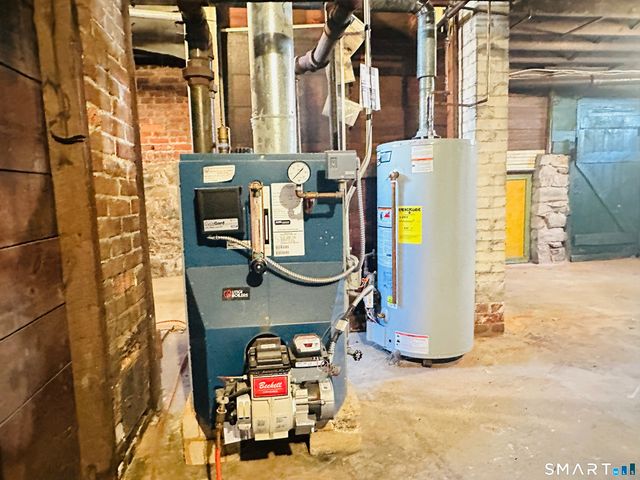 2 Parkmore Street, New Britain, CT 06051