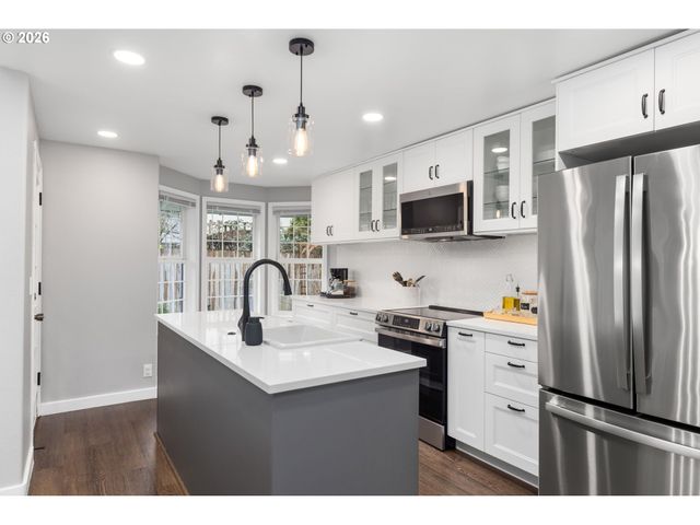 17089 Sw LYNNLY Way, Sherwood, OR 97140