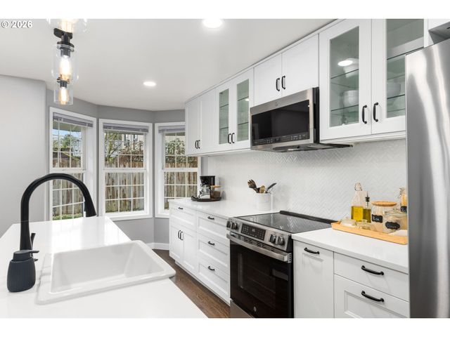 17089 Sw LYNNLY Way, Sherwood, OR 97140