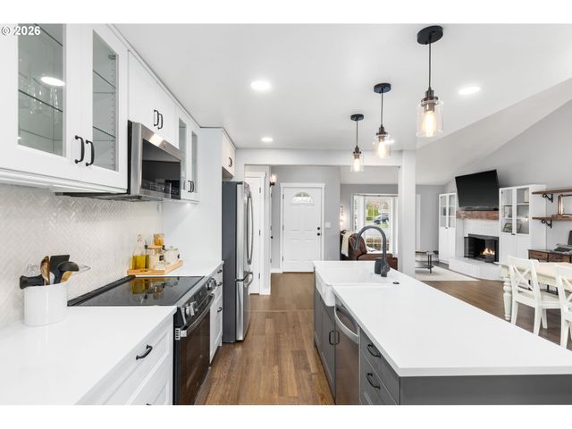 17089 Sw LYNNLY Way, Sherwood, OR 97140