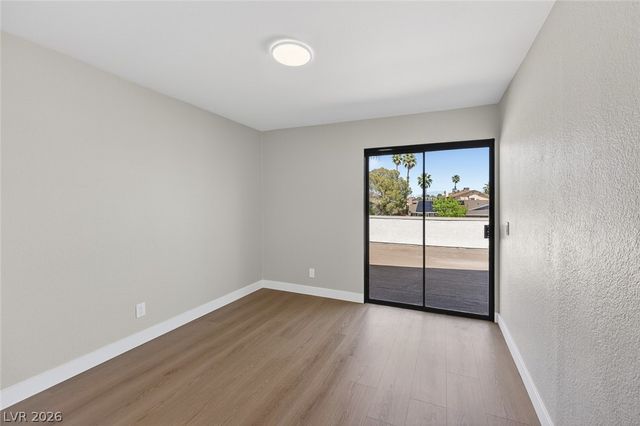 6735 Greengrove Drive, Las Vegas, NV 89103