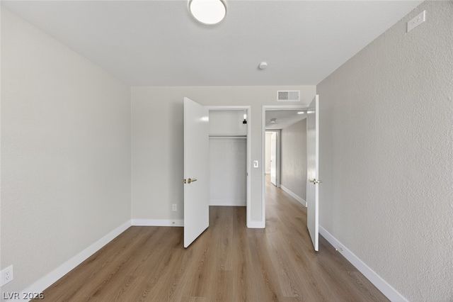 6735 Greengrove Drive, Las Vegas, NV 89103