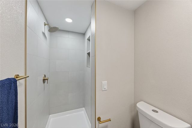 6735 Greengrove Drive, Las Vegas, NV 89103