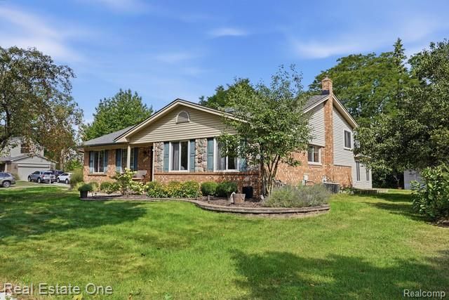 1353 Madison Drive, Troy, MI 48083
