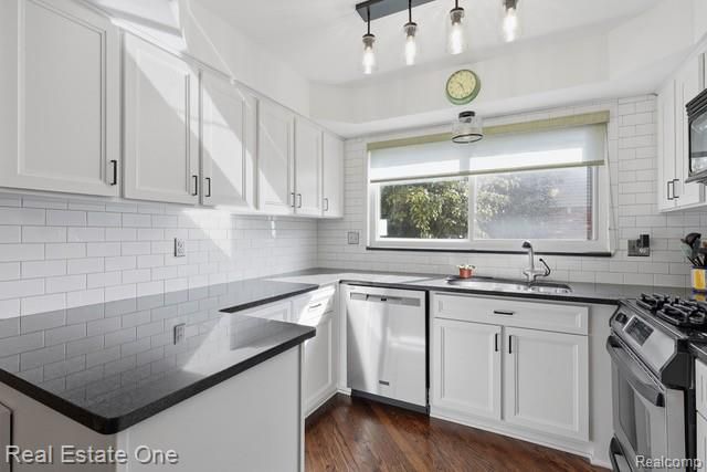 1353 Madison Drive, Troy, MI 48083