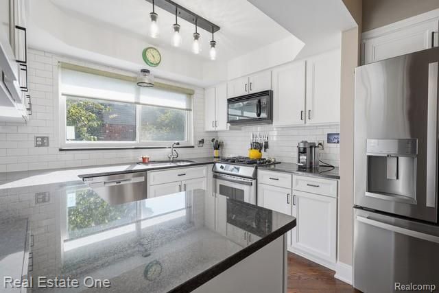 1353 Madison Drive, Troy, MI 48083