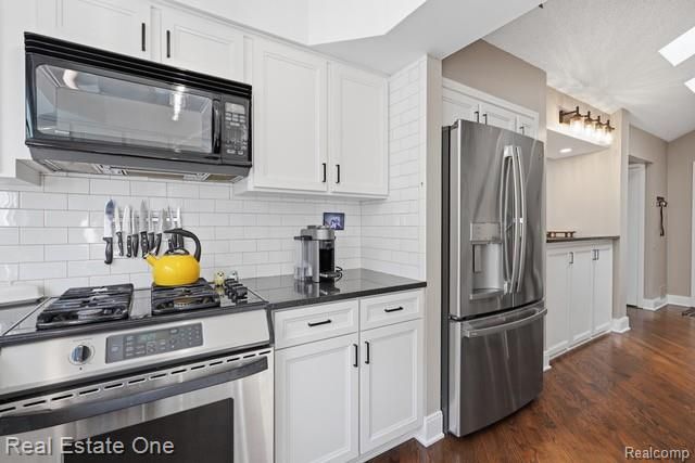 1353 Madison Drive, Troy, MI 48083