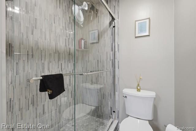 1353 Madison Drive, Troy, MI 48083