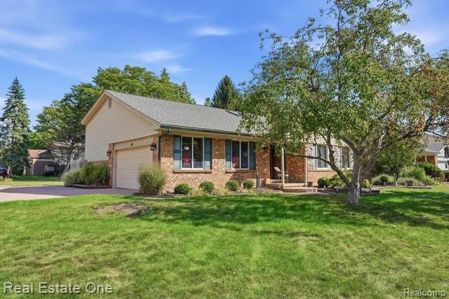 1353 Madison Drive, Troy, MI 48083