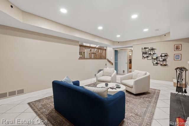 1353 Madison Drive, Troy, MI 48083