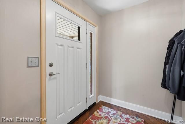 1353 Madison Drive, Troy, MI 48083