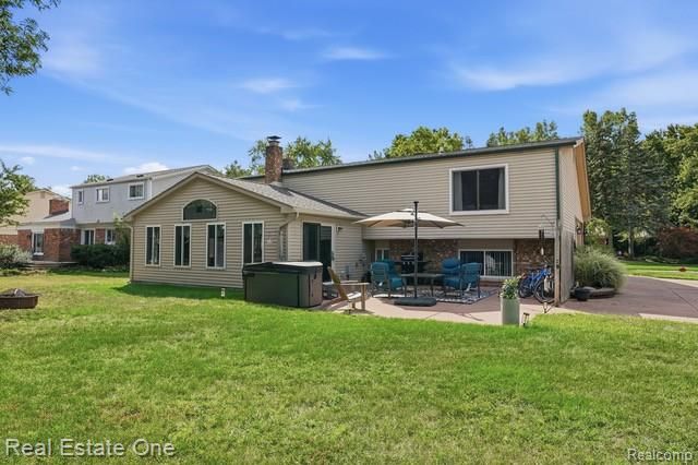 1353 Madison Drive, Troy, MI 48083