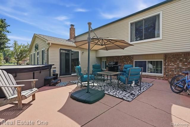 1353 Madison Drive, Troy, MI 48083