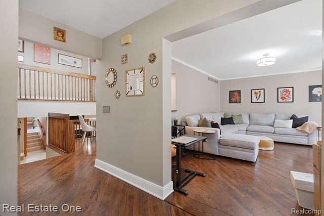 1353 Madison Drive, Troy, MI 48083
