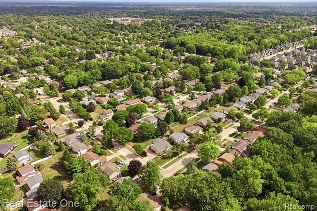 1353 Madison Drive, Troy, MI 48083
