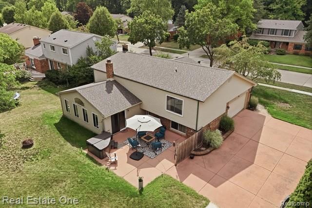 1353 Madison Drive, Troy, MI 48083