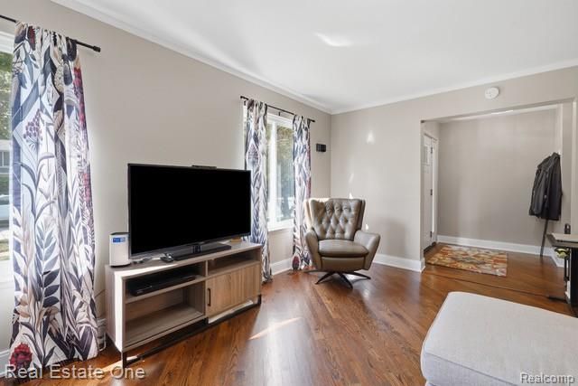 1353 Madison Drive, Troy, MI 48083