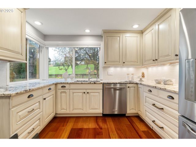 7028 Sw ARRANMORE Way, Portland, OR 97223