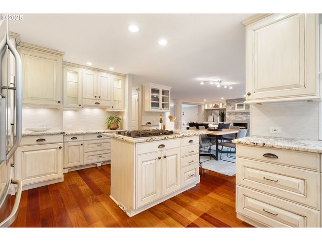 7028 Sw ARRANMORE Way, Portland, OR 97223