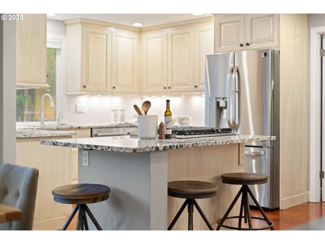 7028 Sw ARRANMORE Way, Portland, OR 97223