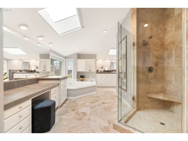 7028 Sw ARRANMORE Way, Portland, OR 97223