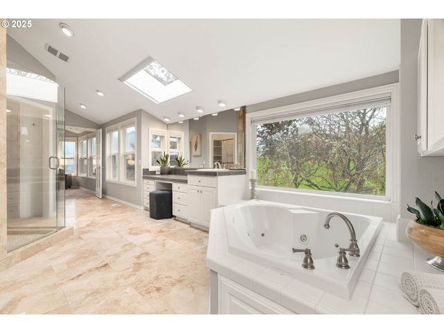 7028 Sw ARRANMORE Way, Portland, OR 97223