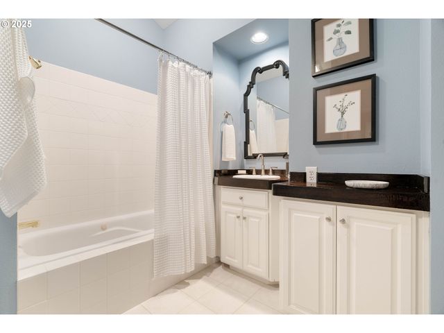 7028 Sw ARRANMORE Way, Portland, OR 97223