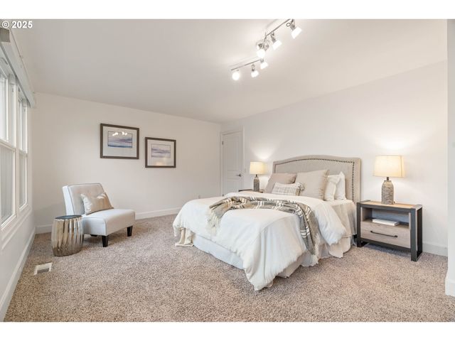 7028 Sw ARRANMORE Way, Portland, OR 97223