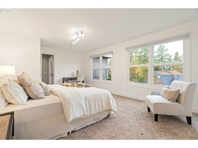 7028 Sw ARRANMORE Way, Portland, OR 97223